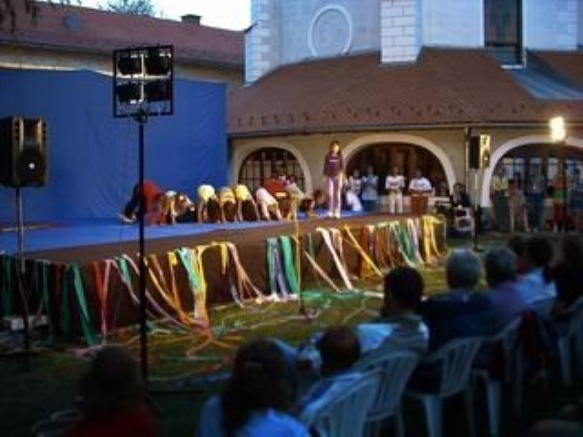 2004 (1)